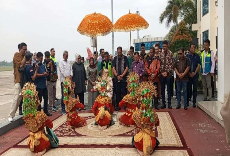 Gubernur Jambi Bersama Anggota DPRD Provinsi Jambi Sambut Kedatangan Kajati Jambi