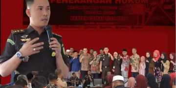 Kasipenkum Kejati Riau Selaku Pemateri diKantor Camat Siak Hulu Mengungkap Jaringan Mafia Tanah