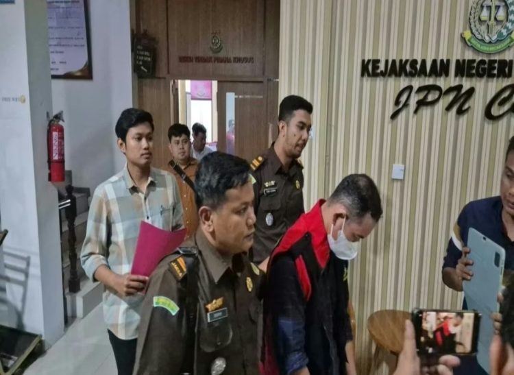 Kejari Rokan Hulu Tahan Direktur CV Berkah Makmur Perkara Penyaluran Pupuk Tidak Sesuai Peruntukanya