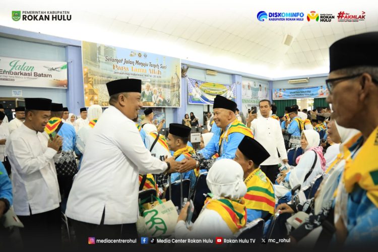 Penuh Haru Bupati Anton Lepas 191 JCH Rohul dari Embarkasi Batam