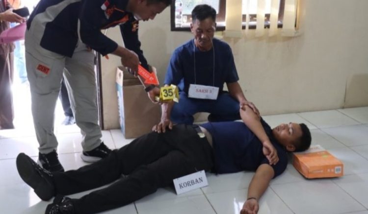 Polres Pasaman Barat Menggelar Rekontruksi Kasus Pencurian dan Pembunuhan Terhadap Pensiunan ASN