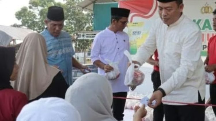 Kapolres Pasaman Barat Bagikan Paket Daging Kurban Untuk Masyarakat ini pesan Kapolres