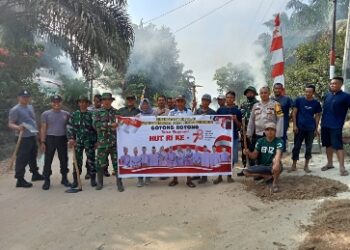 TNI/POLRI dan Pemerintahan Desa Rimba Beringin Bersinergi, Laksanakan Gotong Royong Bersama