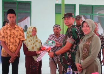 Dandim 0429 Lamtim Menyerahkan Kunci Bedah Rumah Tidak Layak Huni