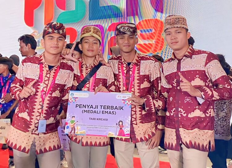 Siswa SMPN I Sukadana Menyabet Medali Emas Dalam Lomba Tari Kreasi Tungkat Nasional