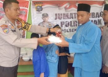 Jajaran Polsek Koto Gasib Rutin Berkeliling Mesjid Dalam Rangka Kegiatan Jum’at berbagi 