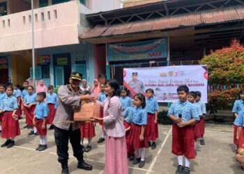 Melalui program Polri Peduli Budaya Literasi, Polres Sawahlunto Bagikan Ratusan  Buku Bacaan Di tiga Sekolah