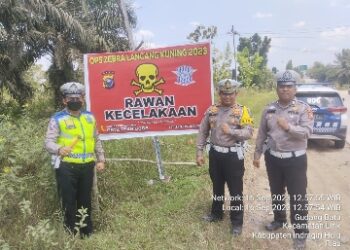 Operasi Zebra, Satlantas Polres Inhu Pasang Spanduk di Titik Rawan Lakalantas