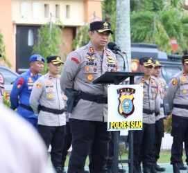 AKBP Asep Sujarwadi Pimpin Apel Pergeseran Pasukan Pengamanan Pilkampung di Wilayah Kabupaten Siak