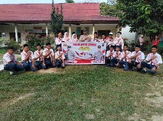 Personil Polsek Tualang Polres Siak, Menggelar Kegiatan Police Goes To School di SMP Negeri 9 Tualang