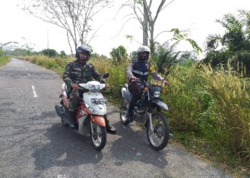 Bhabinkamtibmas Bersama Babinsa Cegah Karhutla Melalui Patroli