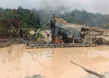 Polsek Kuantan Hilir Musnahkan 3 Unit Rakit PETI Di Desa Rawang Agung Kecamatan Kuantan Hilir 