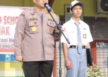 Kapolres Siak Menjadi Pembina Upacara Siswa Siswi SMA Negeri 1 Bungaraya