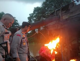 Kapolsek Kuantan Mudik Turun Langsung Patroli Musanahkan 5 Rakit PETI Tanpa Izin ini komentarnya