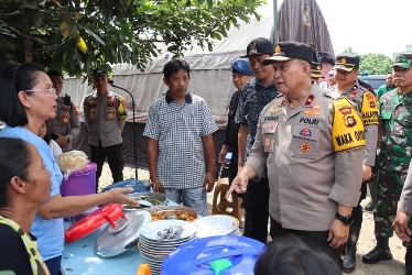 Tinjau Kondisi Banjir di Tebo, Wakapolda Jambi Siap Memberikan Bantuan kepada Masyarakat Terdampak