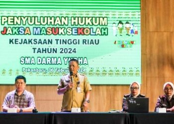 Kejati Riau Melakukan Kegiatan Penyuluhan Hukum Program Jaksa Masuk Sekolah di SMA Darma Yudha Pekanbaru