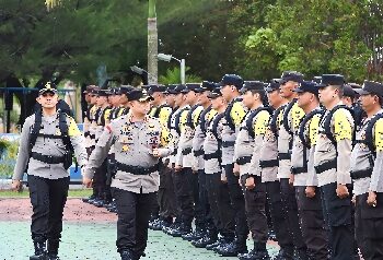 Kapolres Siak Pimpin Apel Pengecekan Personel Pam TPS, AKBP Asep Sujarwadi :”Apapun Cerita Nya Siak Harus Aman, Pam Pemilu Aman Negara Aman”