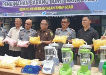 Kalapas Narkotika Rumbai Hadiri Kegiatan Pemusnahan Barang Bukti di BNNP Riau