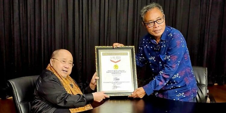 Penghargaan Museum Rekor Dunia Indonesia Kembali di raih Serikat Media Siber Indonesia