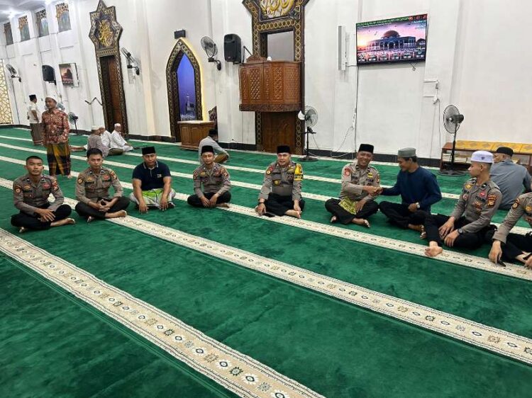 Jumat Curhat Sat Samapta Polres Kuansing di Mesjid Agung Teluk Kuantan, Hadirkan Kesan Aman dan Nyaman bagi Masyarakat