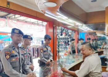 Cegah Gangguan Kamtibmas, Sat Samapta Polresta Pekanabru OTR LK 2024 Patroli Jalan Kaki