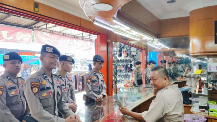 Cegah Gangguan Kamtibmas, Sat Samapta Polresta Pekanabru OTR LK 2024 Patroli Jalan Kaki