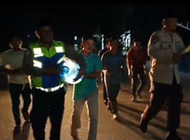 Polisi Giat Grebek Sahur di Bandar Sei Kijang Pelalawan