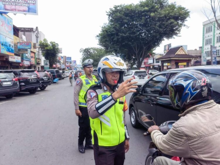 Satgas Kamseltibcarlantas OTR LK 2024 Lakukan Pengaturan dan Rekayasa Lalin