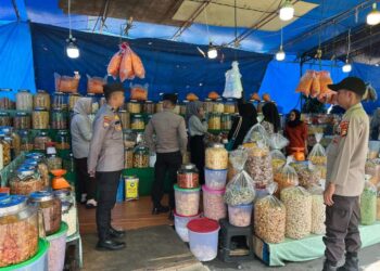 Satgas Preemtif Subsatgas Binmas Ops Ketupat LK 2024 Lakukan Himbauan Jaga Kamtibmas di Pusat Keramaian