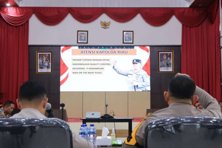 Kapolres Siak Pimpin Rapat Anev, AKBP Asep Sujarwadi Sampaikan Pesan yang Menjadi Atensi Kapolda Riau