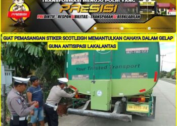 Sat Lantas Polres Kuansing Pasang Sticker Scotlight untuk Antisipasi Kecelakaan Kendaraan Angkutan Barang