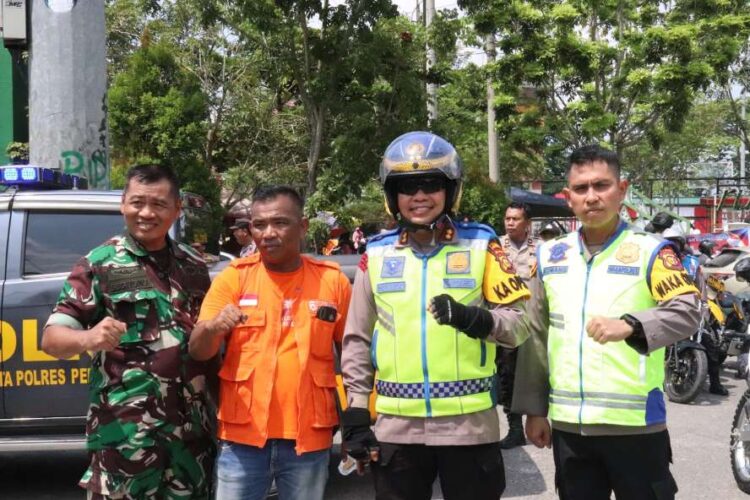 Kapolres Pelalawan laksanakan Patroli Sinergitas 3 Pilar TNI POLRI DAN POL PP di Kabupaten Pelalawan,Pastikan Hari Buruh Aman dan Kondusif