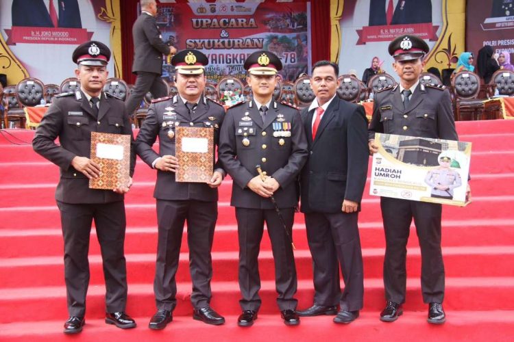 Kapolsek Mandau Beserta Tiga Personelnya Raih Penghargaan Dari Kapolres Bengkalis