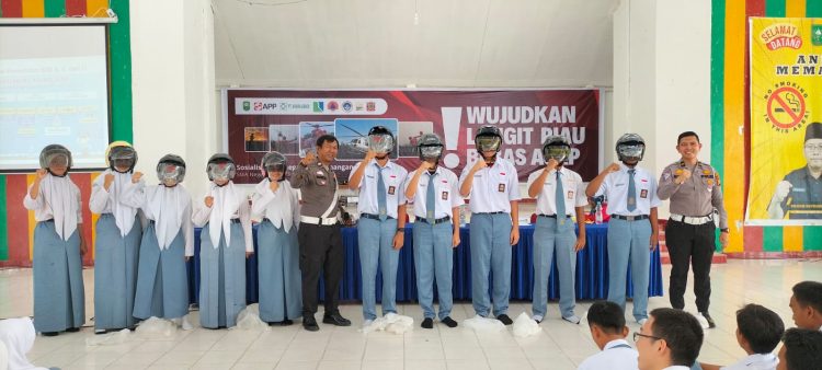 Polres Siak Sosialisasikan Keselamatan Berlalulintas Serta Ajak Pelajar Sebagai Pemilih Pemula Ciptakan Pilkada di Kabupaten Siak Aman Sejuk dan Damai