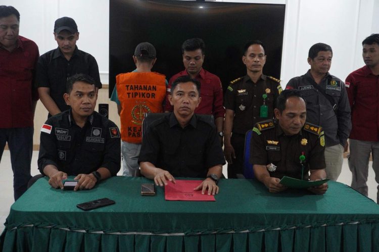 TIM SIRI KEJAGUNG RI DAN TIM INTELIJEN KEJATI SUMBAR MENGAMANKAN DPO ATAS NAMA RIKO ANTONI ini Kasusnya