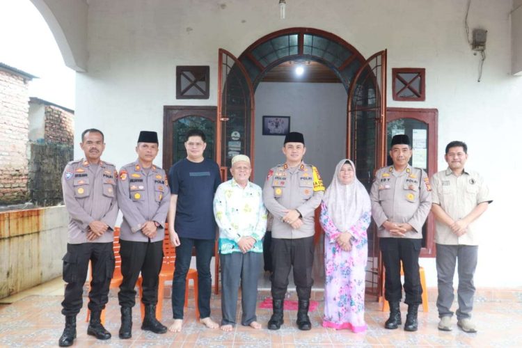 Kapolres Pelalawan Jalin Silaturahmi ke Rumah Tokoh Agama dan Tokoh Masyarakat