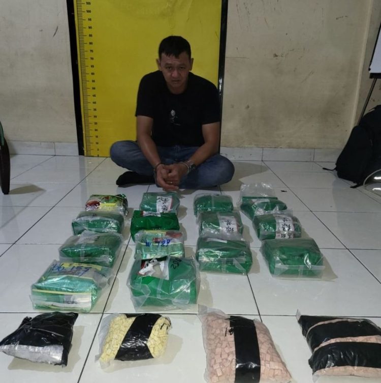 Aksi Kejar Kejaran di Jalan Polda Riau Bekuk Resedivis Narkoba Sita 14 kg Sabu