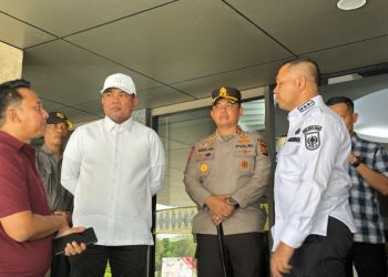 Polres Pelalawan Pam Unjuk Rasa Damai AMMP di Depan Kantor Gubernur Riau