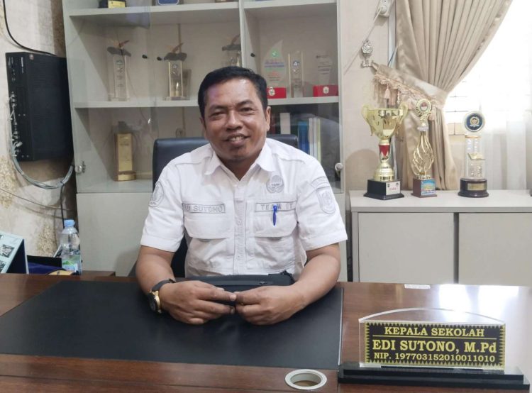 Koordinator TOPAN RI Riau Apresiasi Kepsek SMA Negeri Plus Pekanbaru