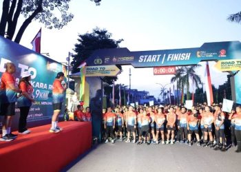 Kapolda Riau Lepas Ribuan Pelari dari Depan Mapolda