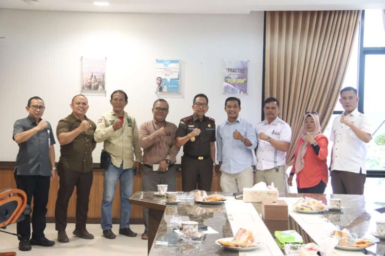 Audiensi DPP Solidaritas Wartawan Indonesia Dengan Kajati Riau