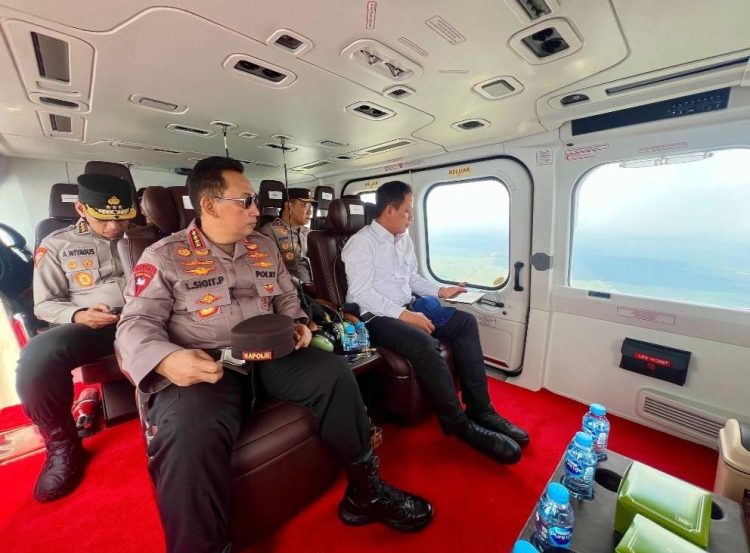 Kapolri Pantau Titik Api Via Udara, Cek Kesiapan Penanganan Karhutla di Riau