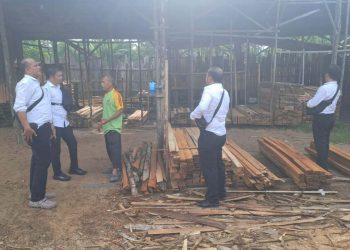 Polres Kampar Respon Cepat Berita Viral Sawmill Ilegal Lakukan Pengecekan Langsung Pasang Police Line