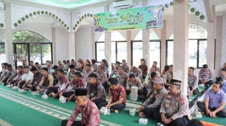 Peringatan Isra Mi’raj 1447 H/2026 M, Polres Pasaman Barat Gelar Binrohtal di Musala Sabulussalam