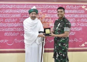 Danrem 031/WB Kunjungan ke Kediaman Tuan Guru HM Syafri Sinulingga