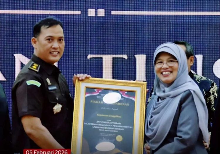 Kejati Riau Menerima Apresiasi Penghargaan Terbaik III Produktivitas BMN