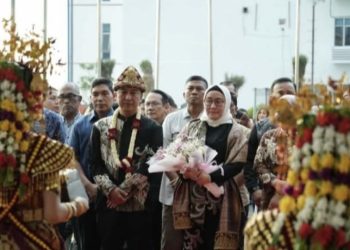 WAKAPOLDA DAN FORKOPIMDA SUMSEL SAMBUT KEDATANGAN KAPOLDA BARU IRJEN POL SANDI NUGROHO DI PALEMBANG