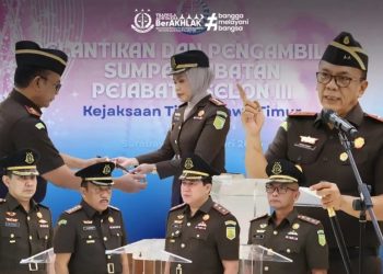 Lantik Lima Pejabat Eselon III, Kajati Jatim Dorong Respons Cepat terhadap Berbagai Persoalan Hukum Daerah