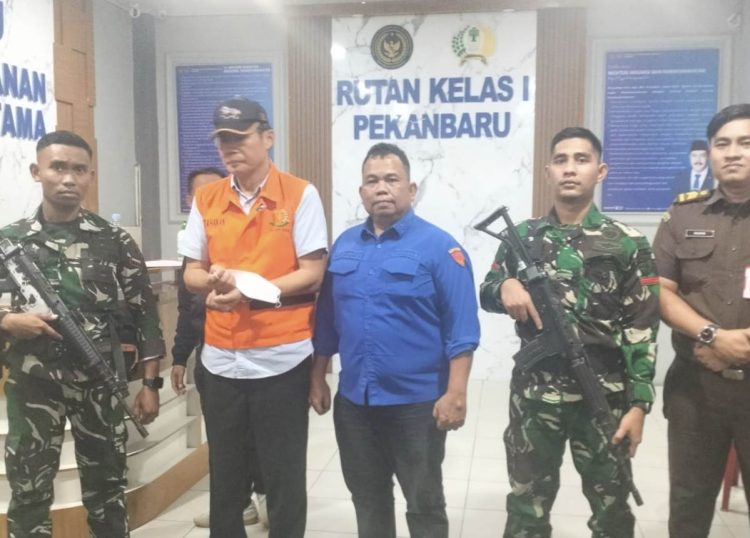 Kejati Riau Tahan Direktur Utama PT Tengganau Mandiri Lestari dalam Perkara Penguasaan PMKS diBengkalis