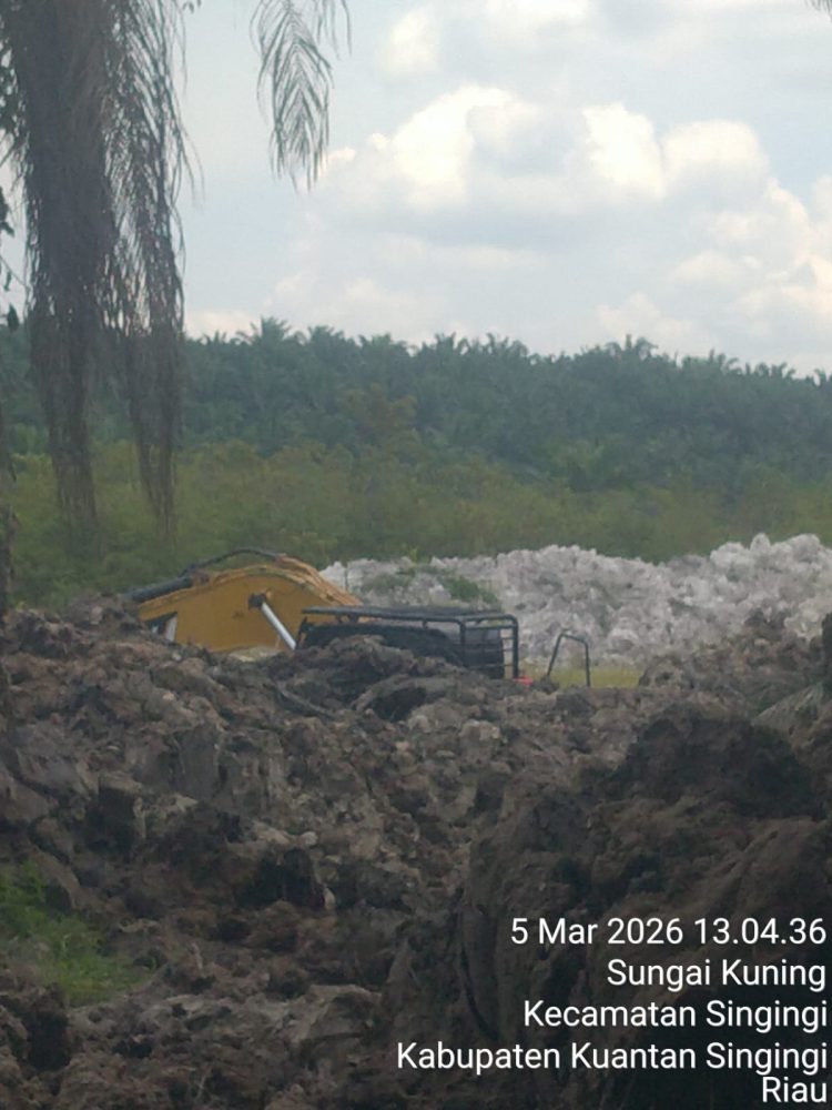 Parah, Big Boss Alat Berat diduga Bernama Josua Bebas Beraktifitas digunakan Untuk PETI, Kapolres diminta Tangkap